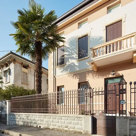 Juliet House Гостевой дом Верона
