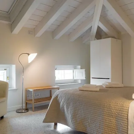 Juliet House 4*